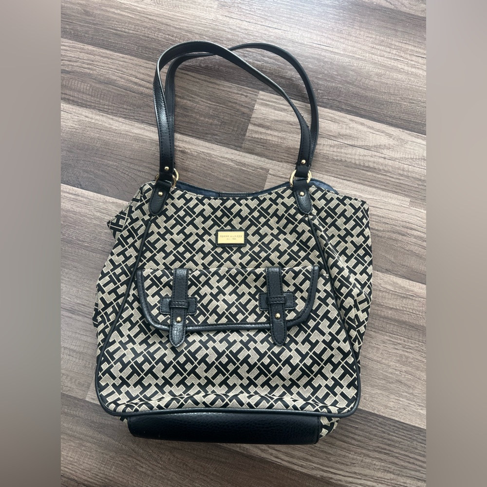 Tommy Hilfiger Black Tan Design Purse